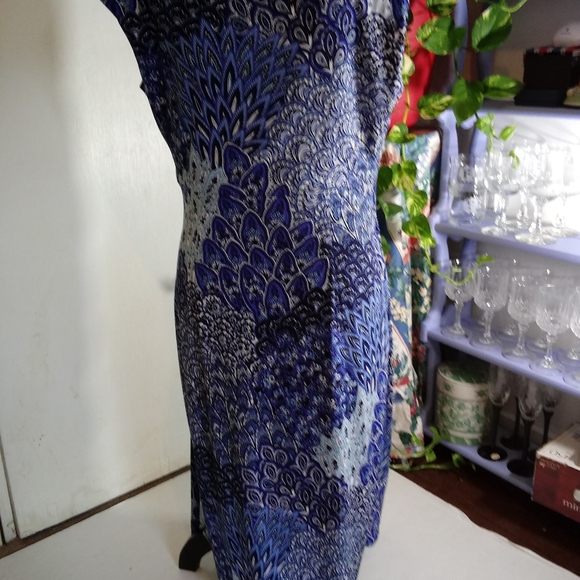 Connected Apparel Dress - Picture 3 of 10